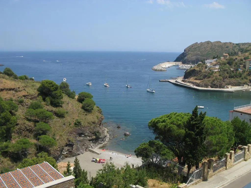 Hostal Portbou 5*,