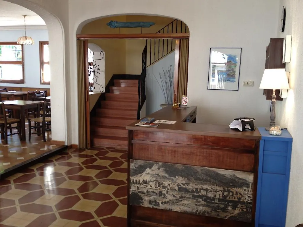 Guest house Hostal Portbou