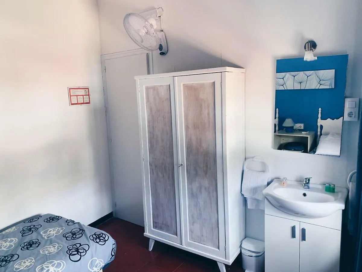 Hostal Portbou 5*,