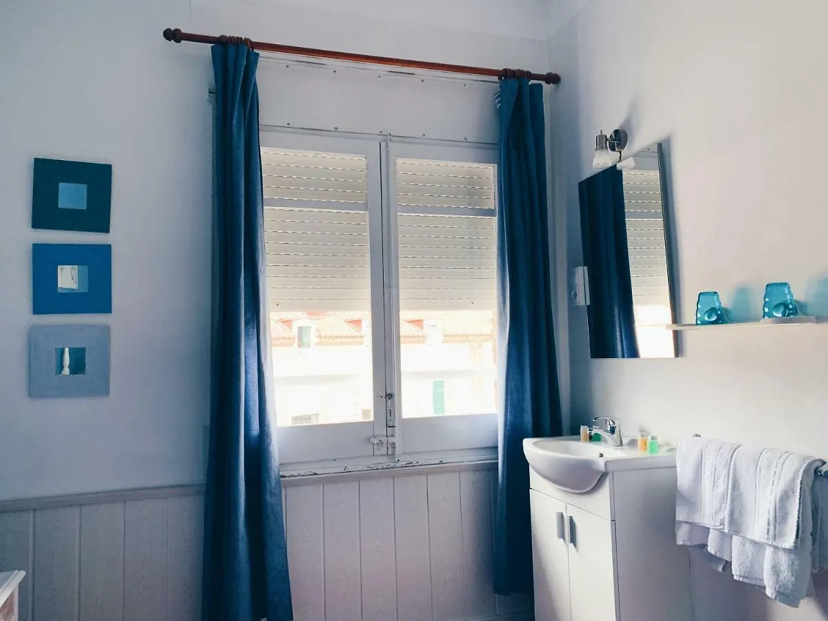 Guest house Hostal Portbou