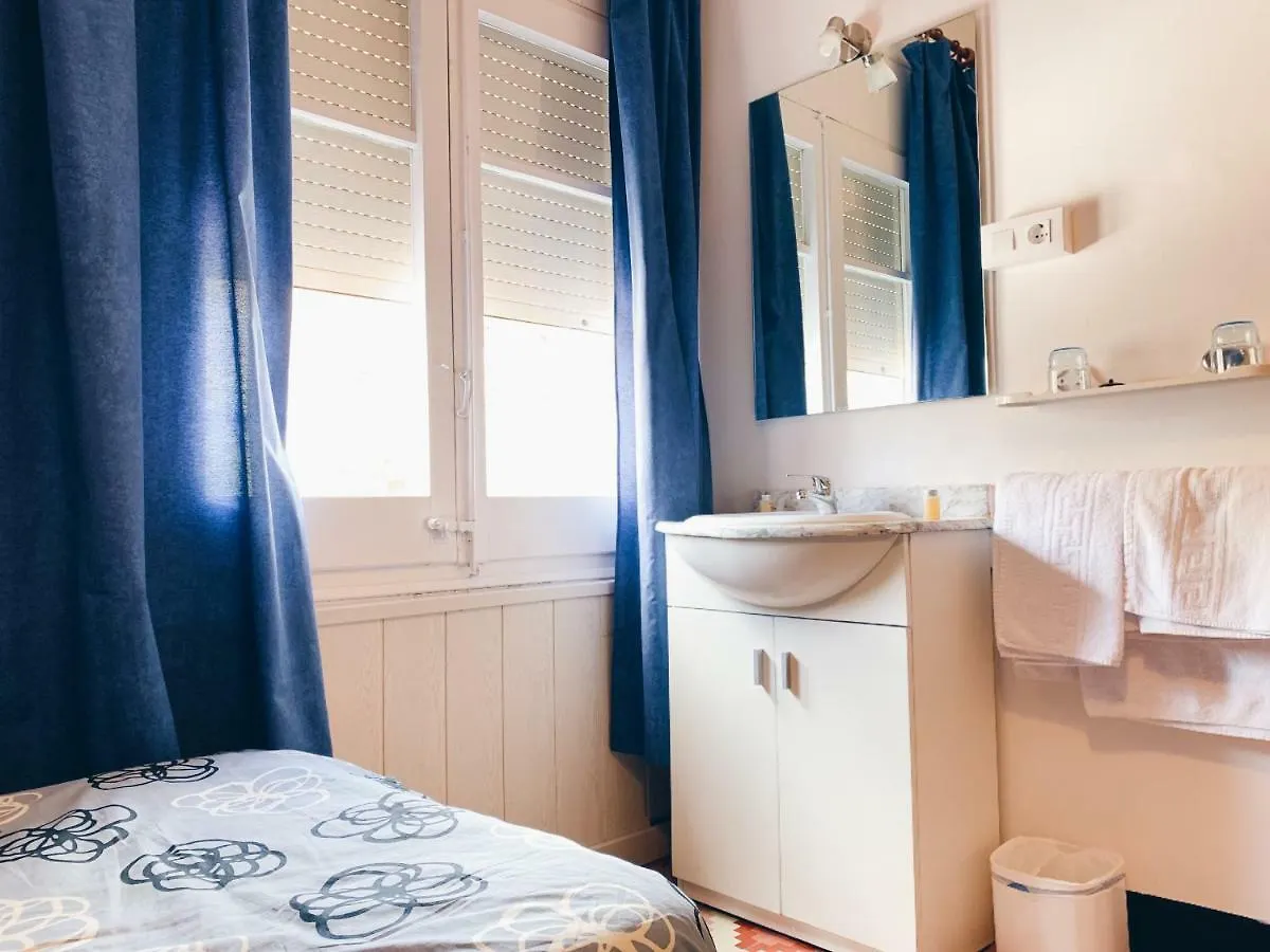 Hostal Portbou Guest house