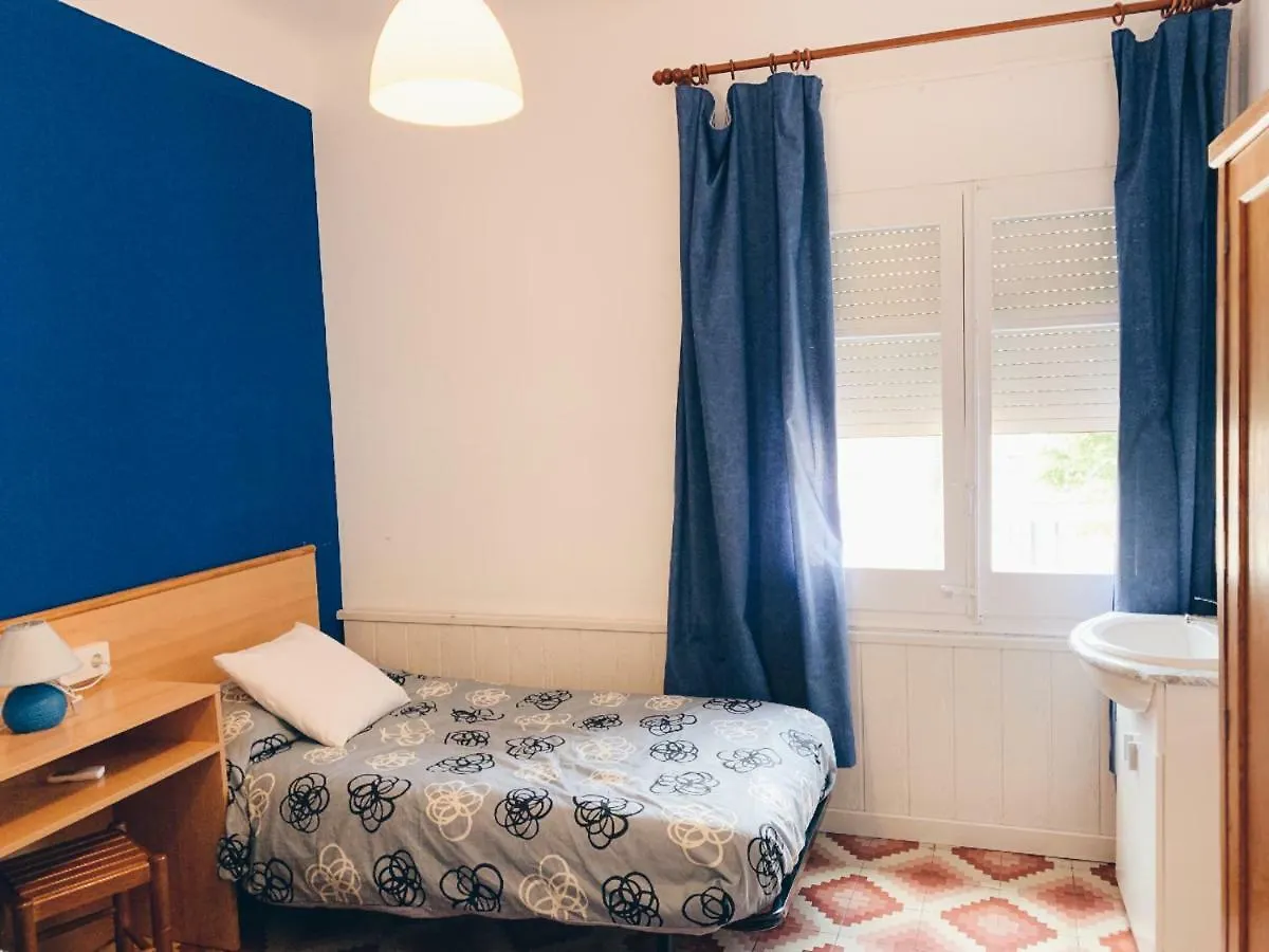 Hostal Portbou Guest house
